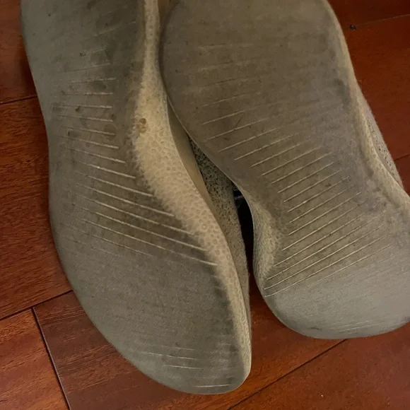 Gray Brown Allbirds Wool Runners Casual Sneakers - Picture 4 of 4